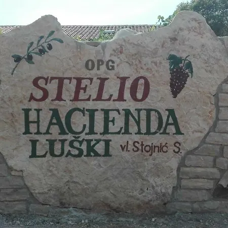 And Hacienda Stelio شقة *